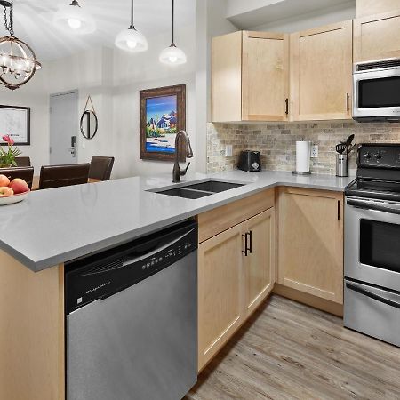 Newly Renovated Grizzly Lodge, Spacious 3Br 2Ba With Open Pool, Hot Tub Canmore Eksteriør billede