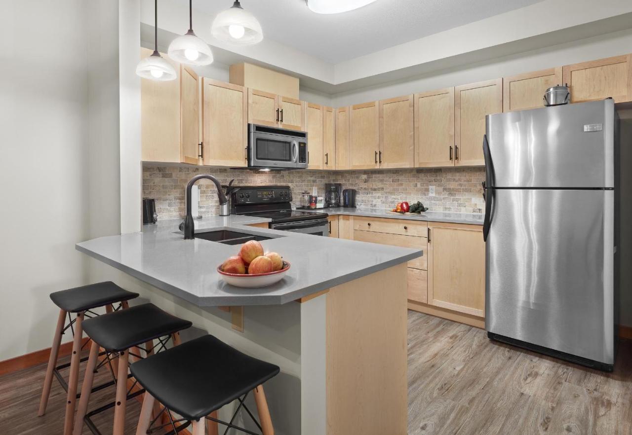 Newly Renovated Grizzly Lodge, Spacious 3Br 2Ba With Open Pool, Hot Tub Canmore Eksteriør billede