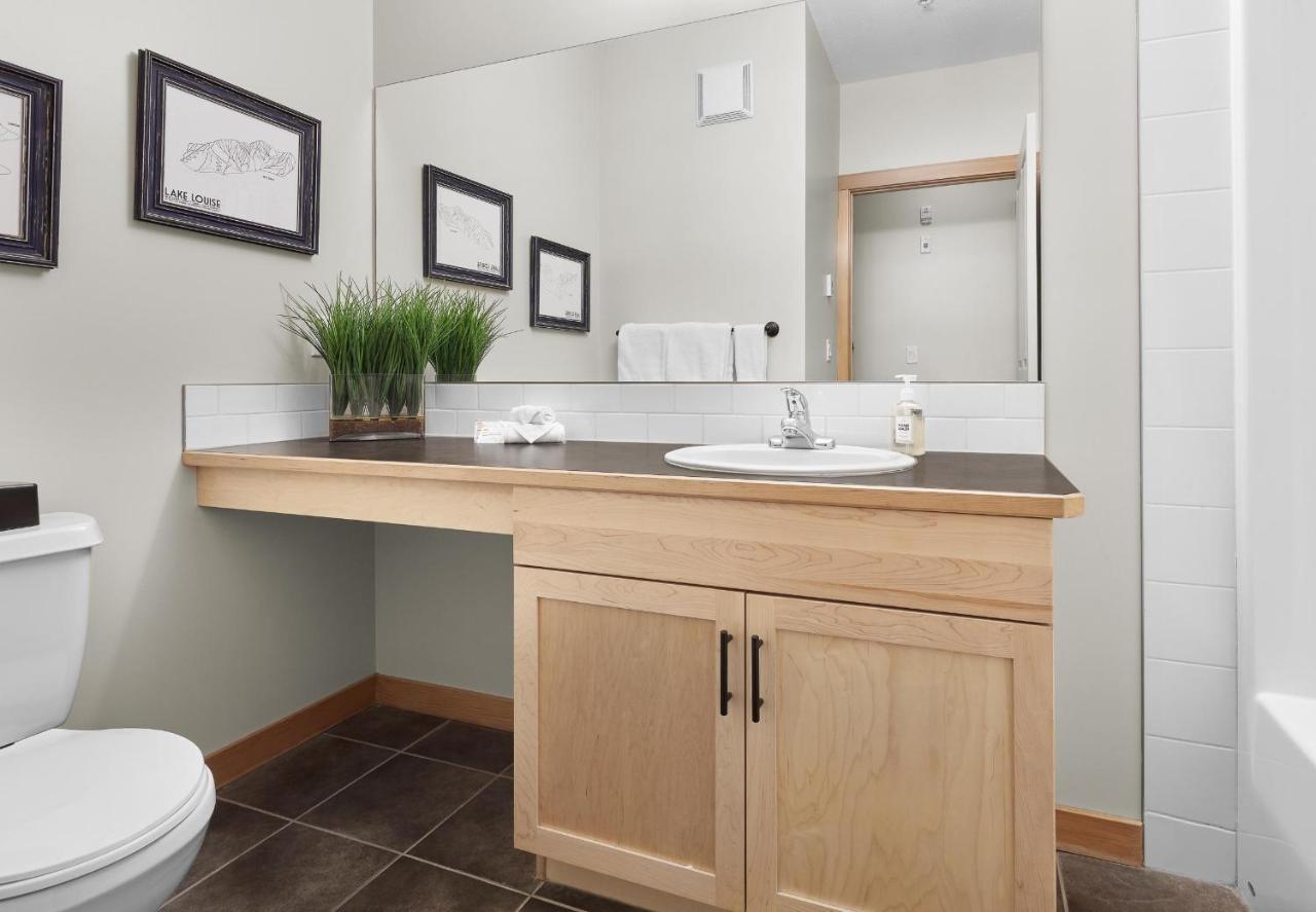 Newly Renovated Grizzly Lodge, Spacious 3Br 2Ba With Open Pool, Hot Tub Canmore Eksteriør billede