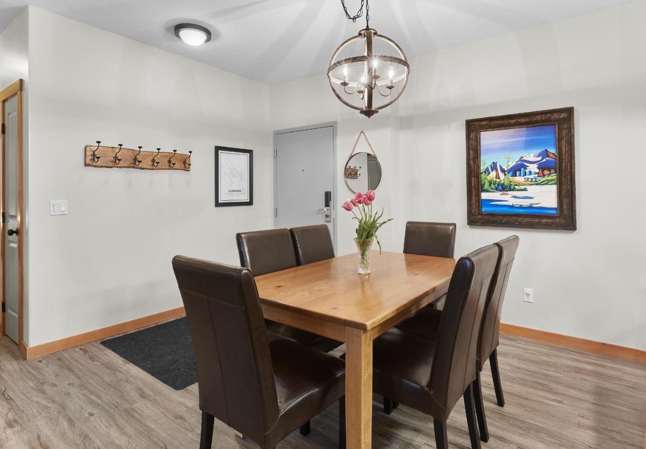 Newly Renovated Grizzly Lodge, Spacious 3Br 2Ba With Open Pool, Hot Tub Canmore Eksteriør billede