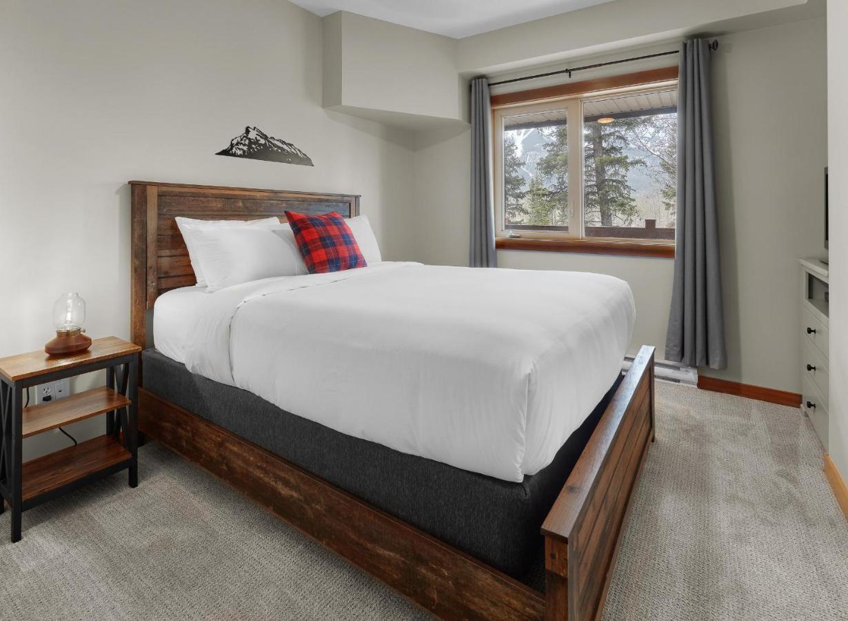 Newly Renovated Grizzly Lodge, Spacious 3Br 2Ba With Open Pool, Hot Tub Canmore Eksteriør billede