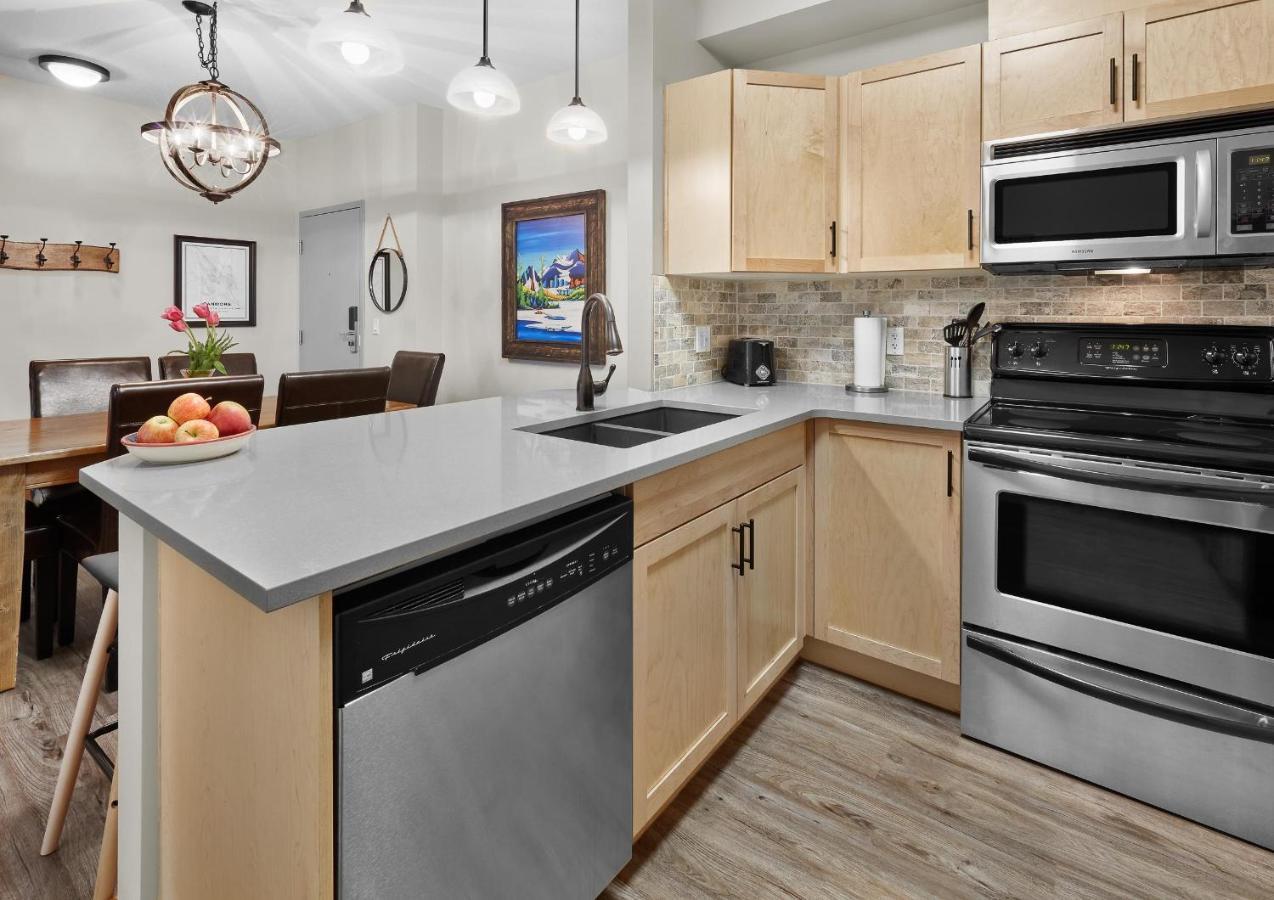 Newly Renovated Grizzly Lodge, Spacious 3Br 2Ba With Open Pool, Hot Tub Canmore Eksteriør billede