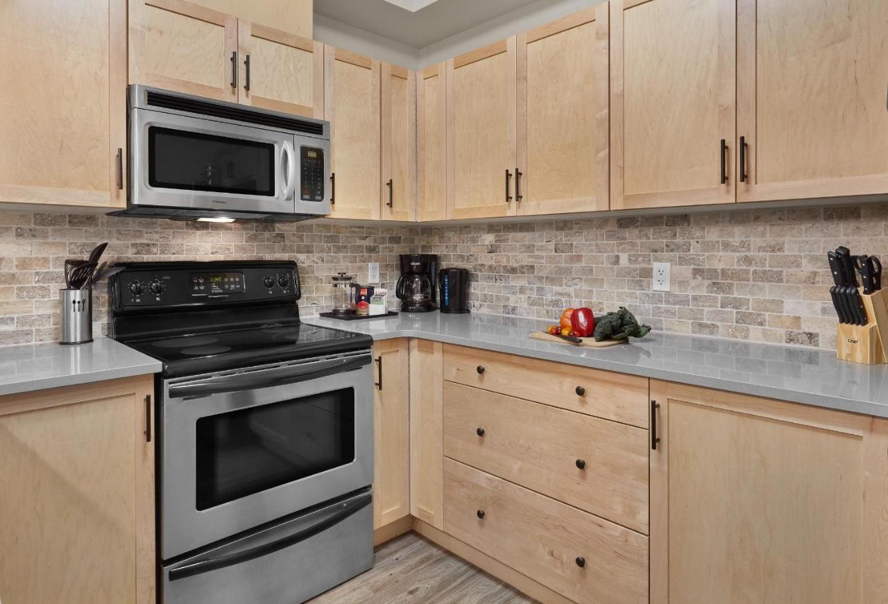 Newly Renovated Grizzly Lodge, Spacious 3Br 2Ba With Open Pool, Hot Tub Canmore Eksteriør billede